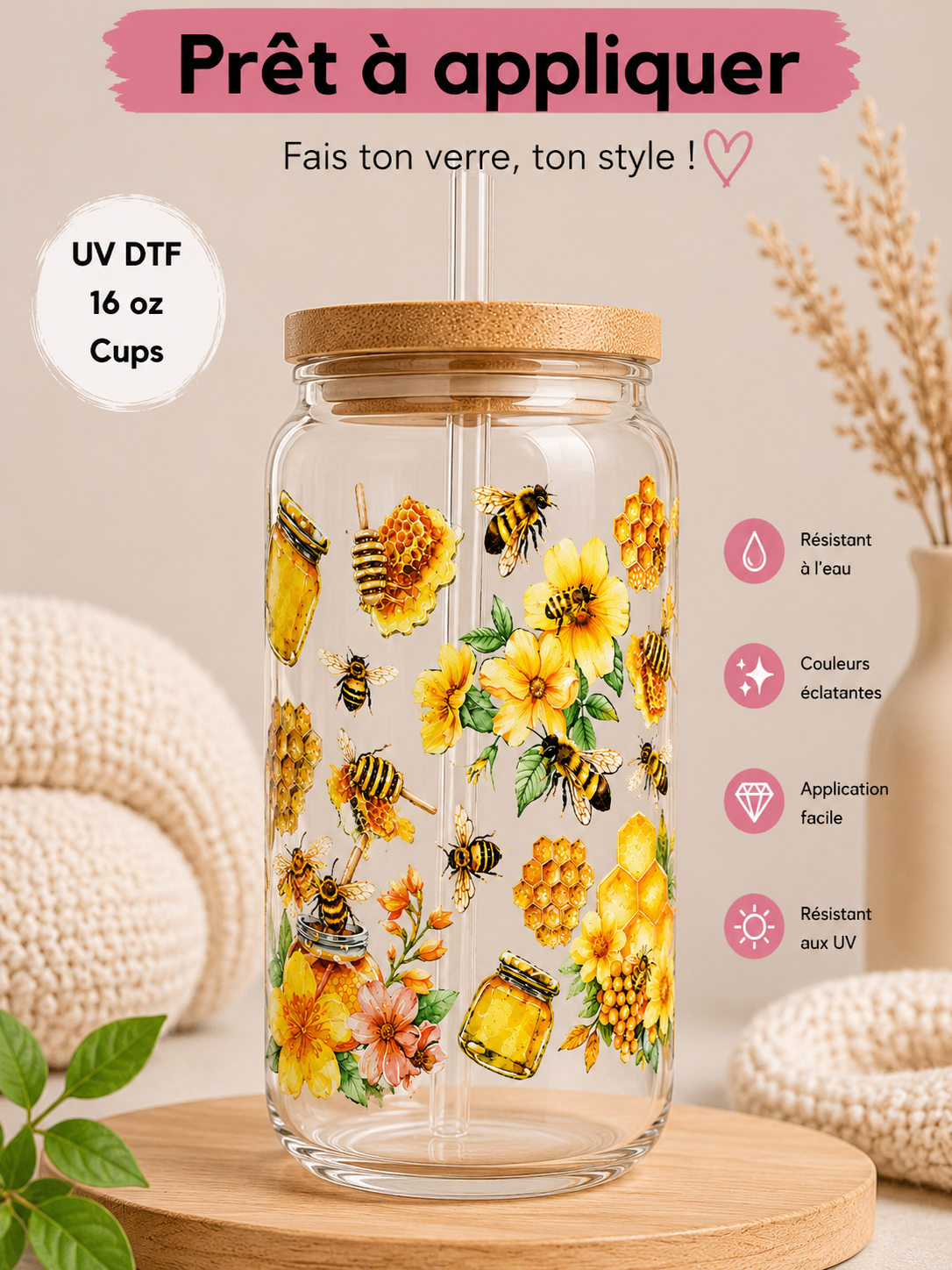 Pot de miel , rayon de miel et abeille sur fleur jaune
