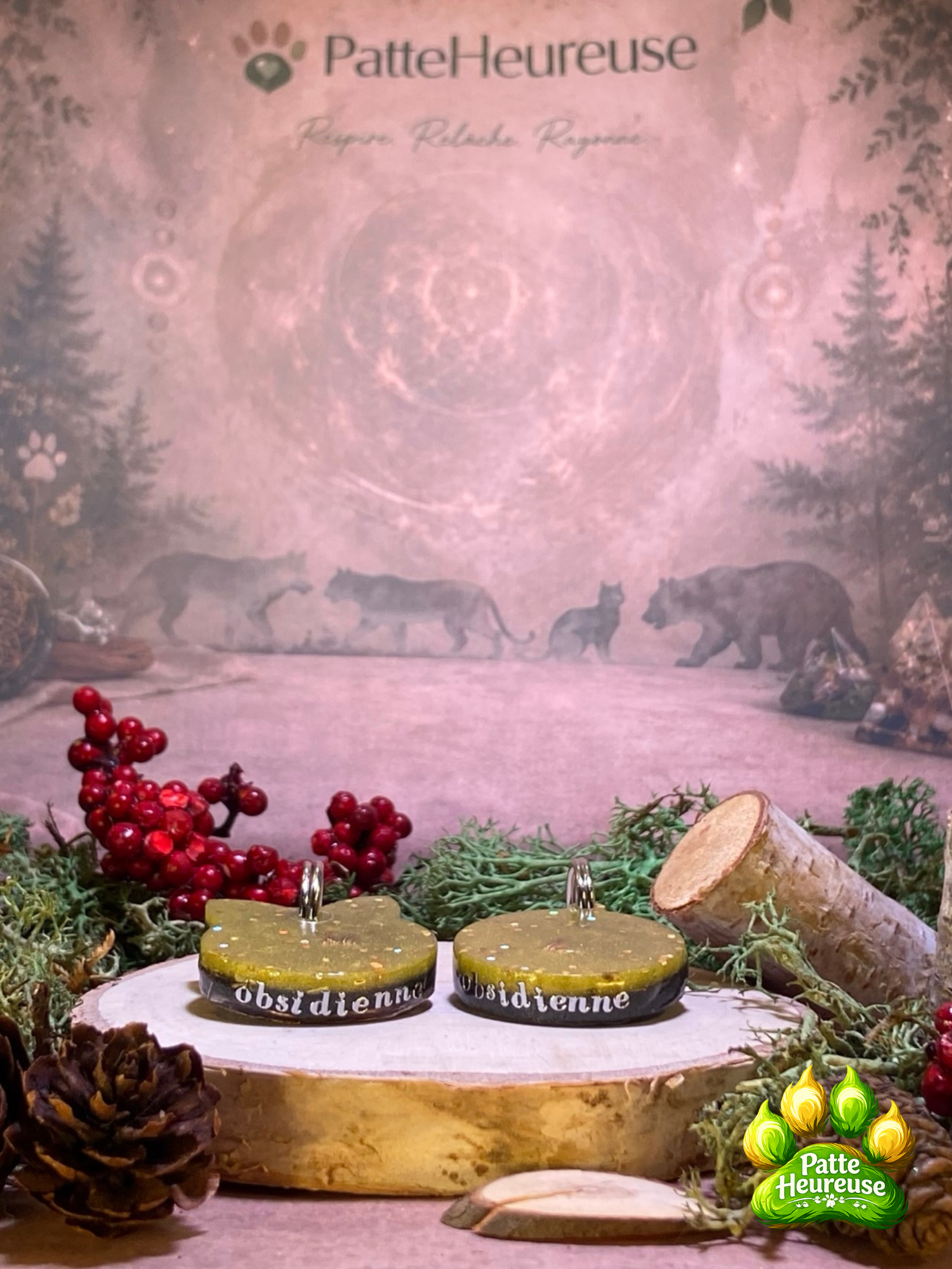 2 medaillion vue sur le coter mis sur une rondelle de boir avec une miniature petite foret